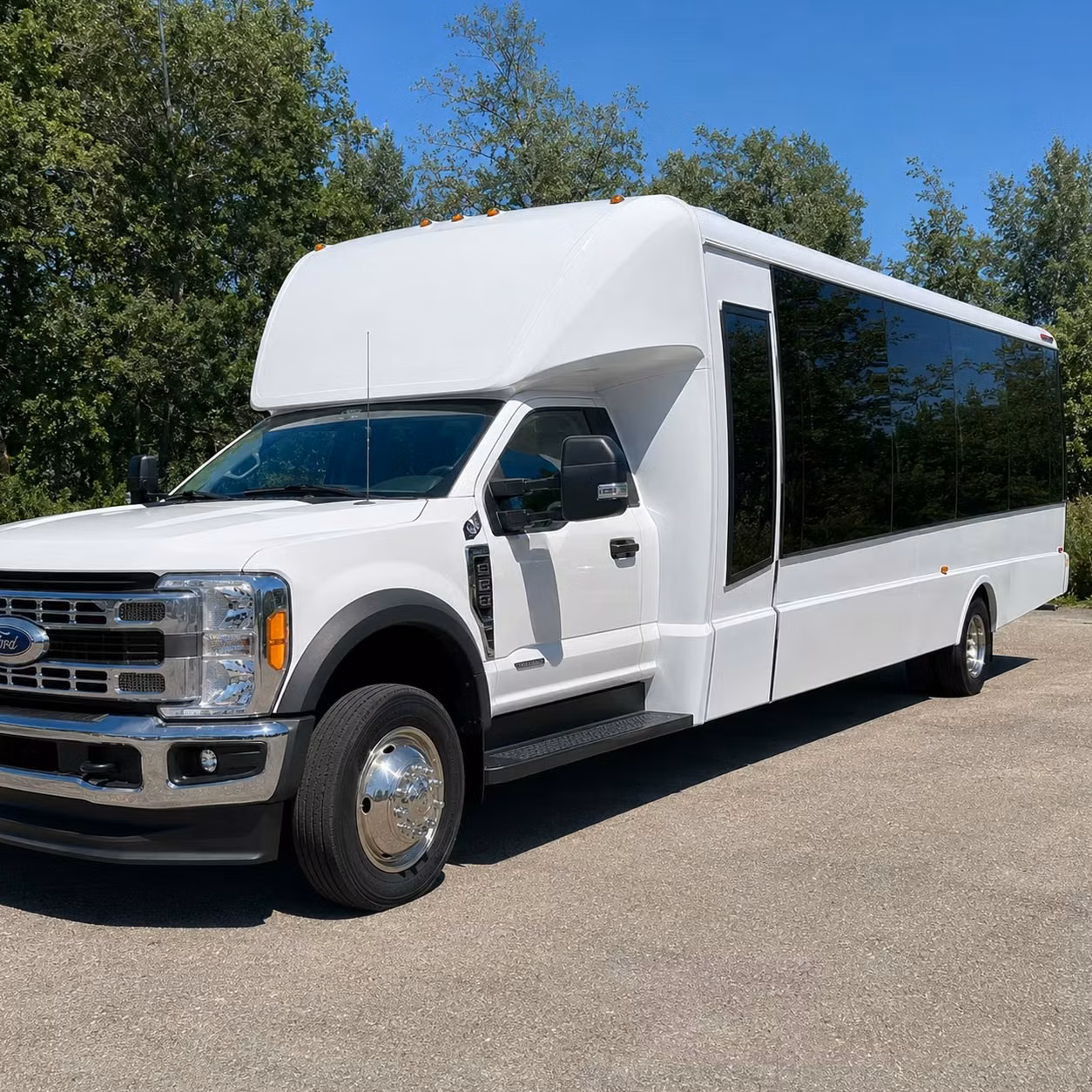 minibus rentals for oxnard students visiting the carnegie art museum